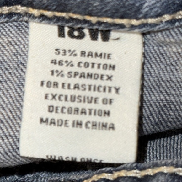 Zanadi Butterfly Embroidered Pockets Denim Shorts - Picture 5 of 5